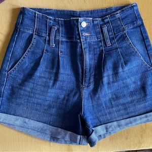 Cute denim high waisted jeans with front pleats and no back pockets